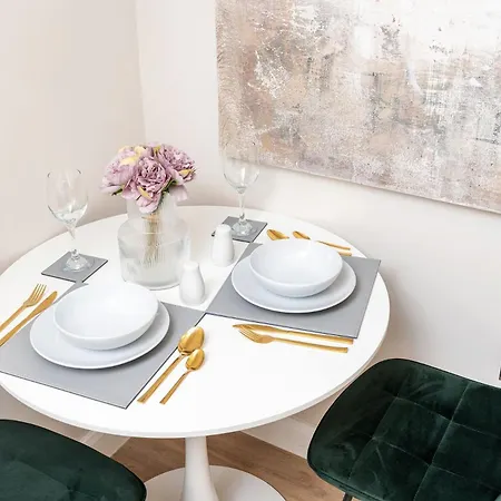 Luxury One Bedroom - Centre - Free Wifi Netflix