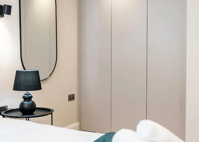 Апартаменти Luxury One Bedroom - Centre - Free Wifi Netflix Лідс